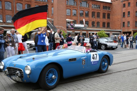 03_Rennsporthistorie-bei-der-COSYNUS-Classic---der-Jaguar-XK-120-mit-Baujahr-1953-geht-auf-die-Strecke---ein-Einzelstück         